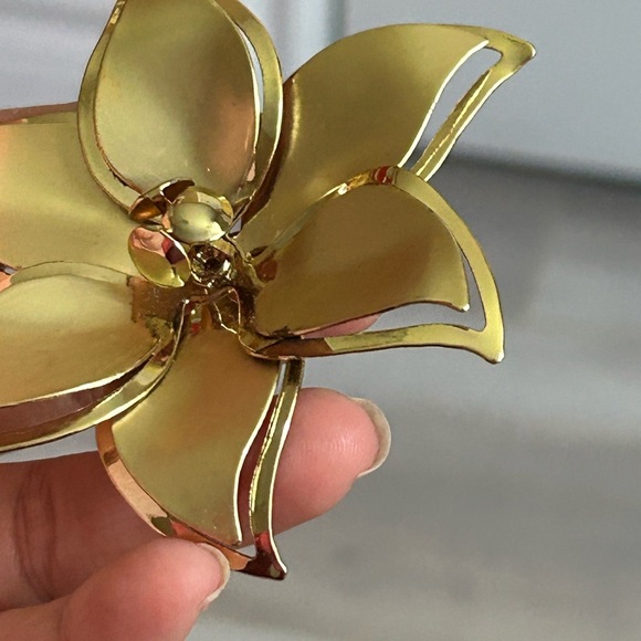5/$25 Gold Flower Brooch 80 mm VTG 🌸 - Picture 5 of 8
